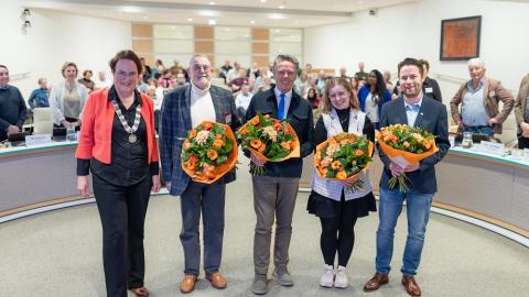 V.l.n.r. Burgemeester Ellen van Selm, en voorzitters Theo Neep, Nico de Lange, Amber van der Meeren, Mark Intres 