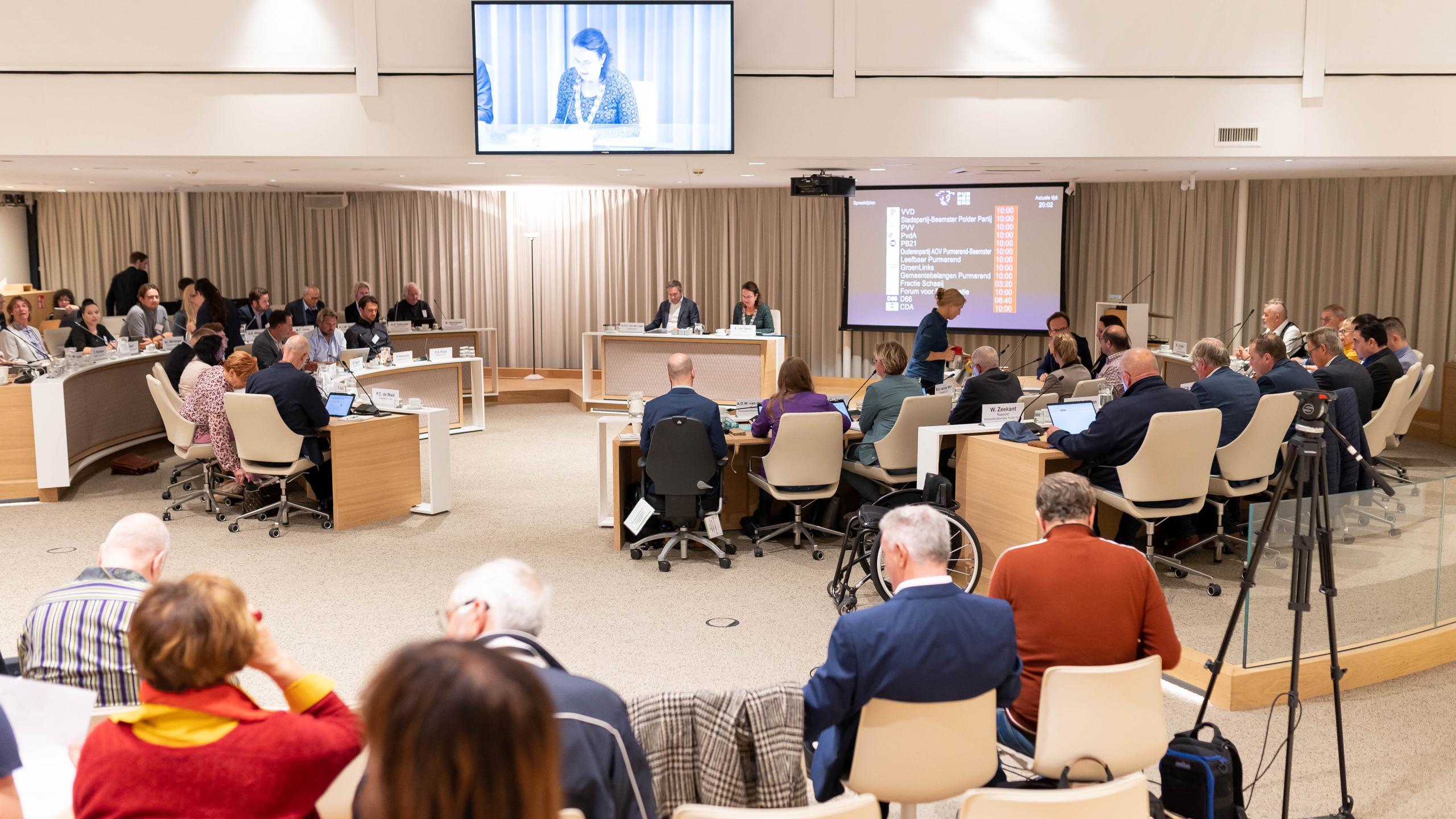 Raadsvergadering bijgewoond door inwoners en medewerkers