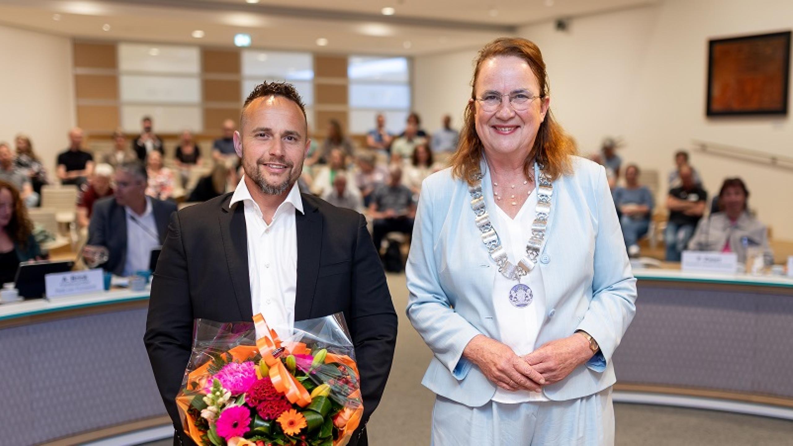 Commissielid Erhan Serin en Burgemeester Van Selm